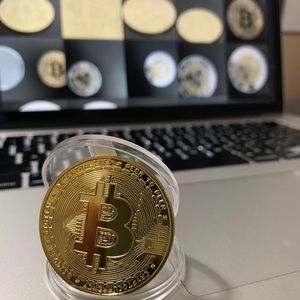 CRYPTO COLLECTABLE BITCOIN SOUVENIR COIN